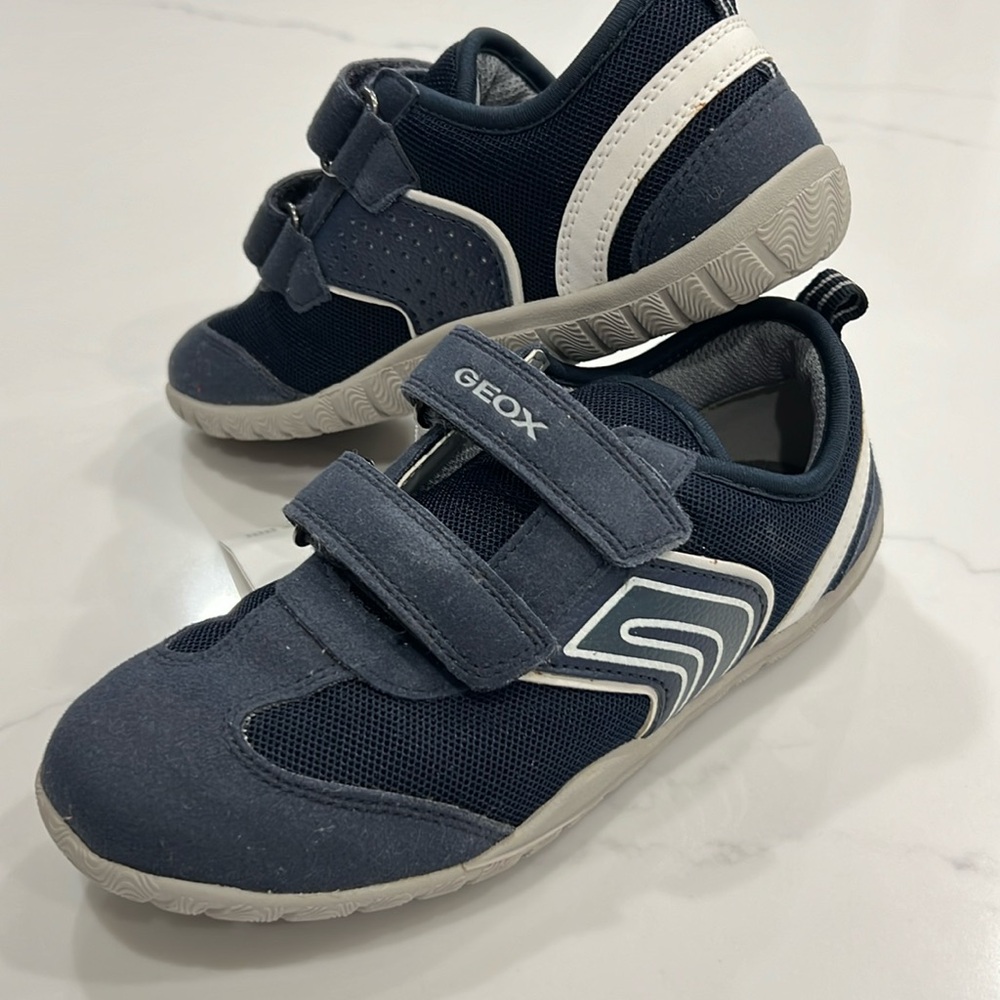 GEOX boys sneakers size EU32/ US 1, brand new with tag